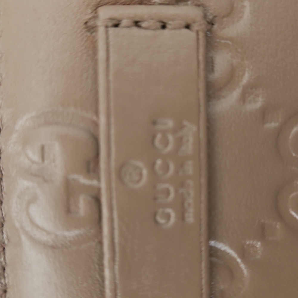 Gucci Embossed Beige Zip-Around Wallet - Picture 4 of 11